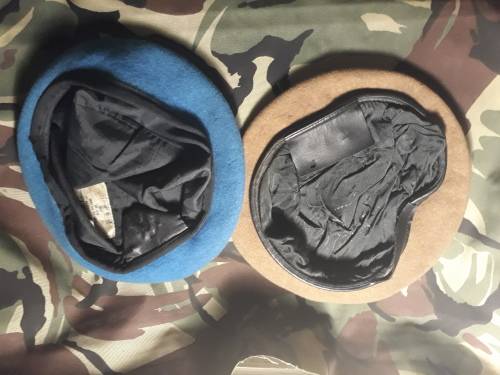 2x Berets